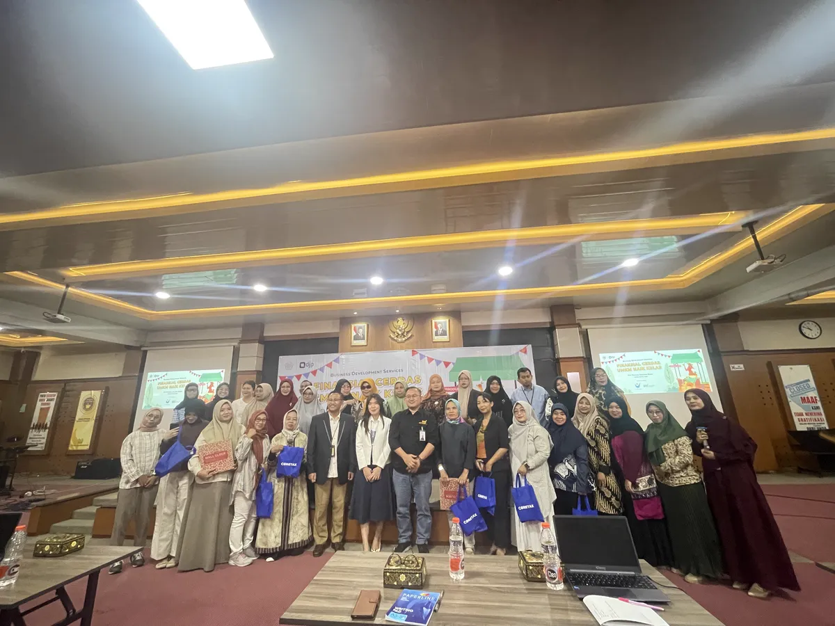 Tim Bantu Pengusaha bersama peserta Business Development Service di KPP Pratama Sidoarjo Barat