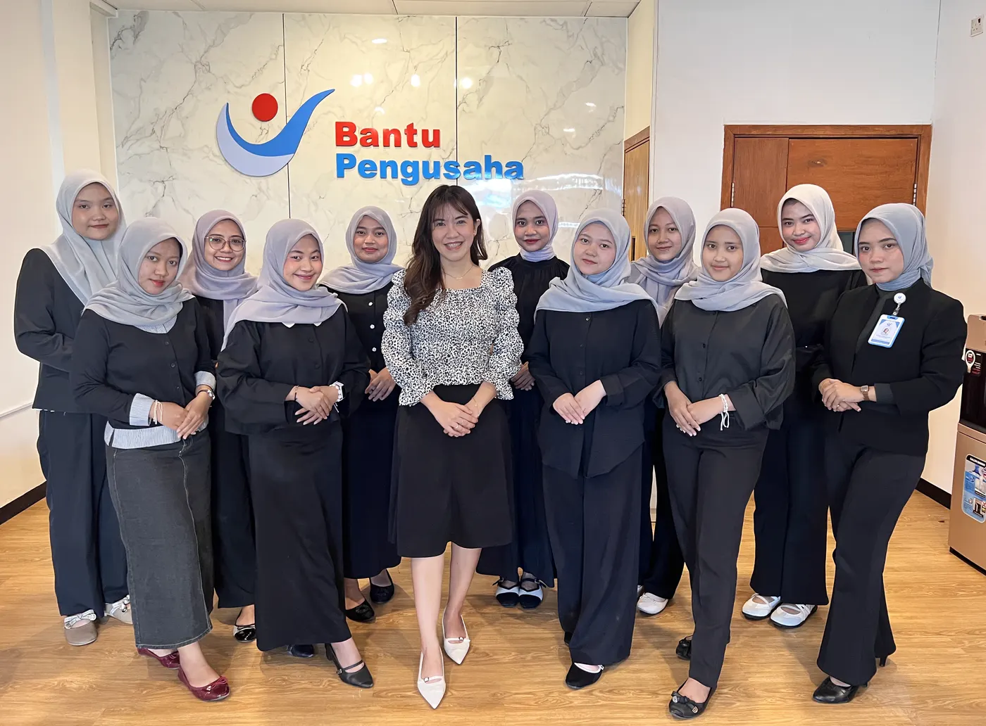 Tim Bantu Pengusaha di kantor Juanda Business Center, Sedati, Sidoarjo